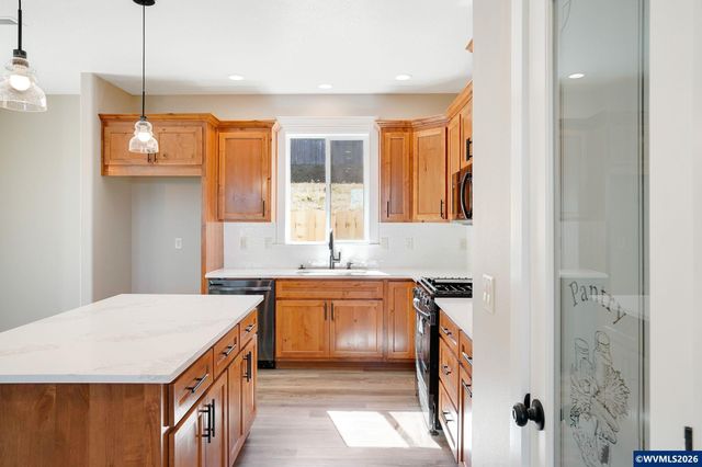 160 Salem Heights Av S, Salem, OR 97302