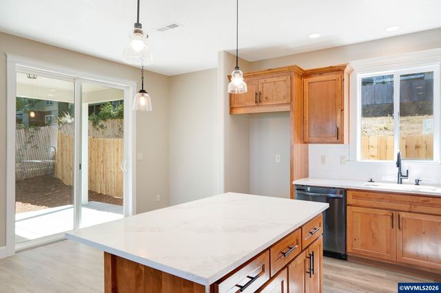 160 Salem Heights Av S, Salem, OR 97302