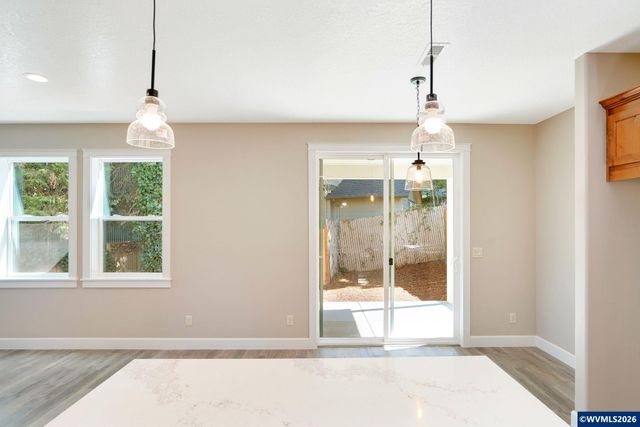 160 Salem Heights Av S, Salem, OR 97302