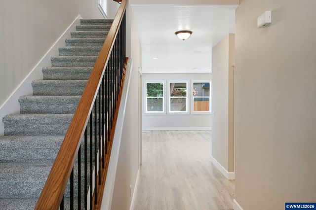 160 Salem Heights Av S, Salem, OR 97302