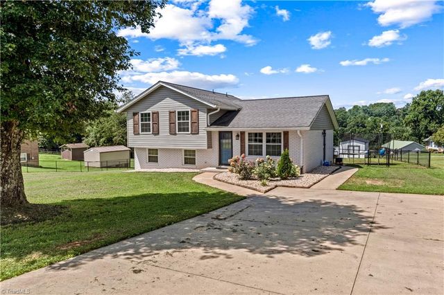 274 Dixie Hill Road, North Wilkesboro, NC 28659