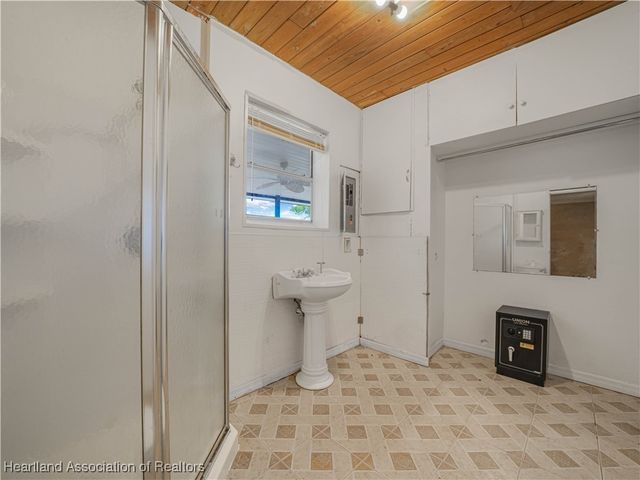 1335 Glenwood Avenue, Sebring, FL 33870