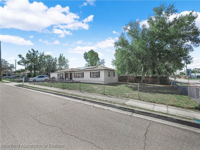 1335 Glenwood Avenue, Sebring, FL 33870