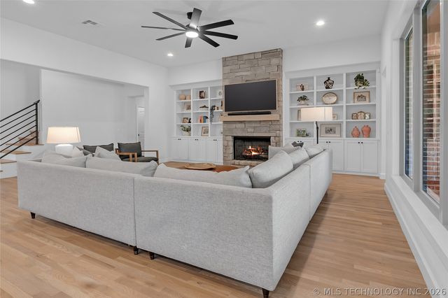 5327 E 124th Place S, Bixby, OK 74008