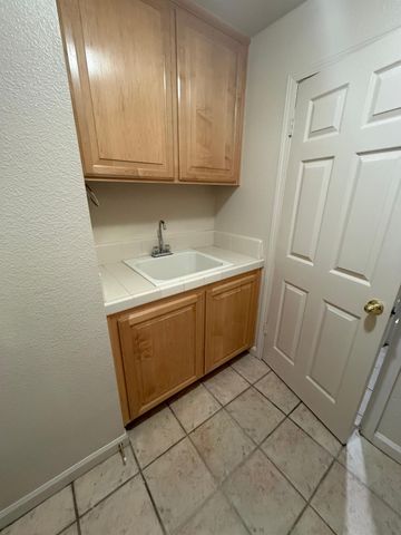 6541 Brook Hollow Cir, Stockton, CA 95219