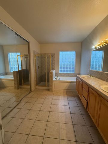 6541 Brook Hollow Cir, Stockton, CA 95219