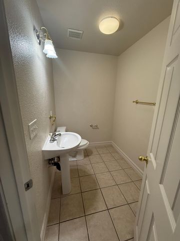 6541 Brook Hollow Cir, Stockton, CA 95219