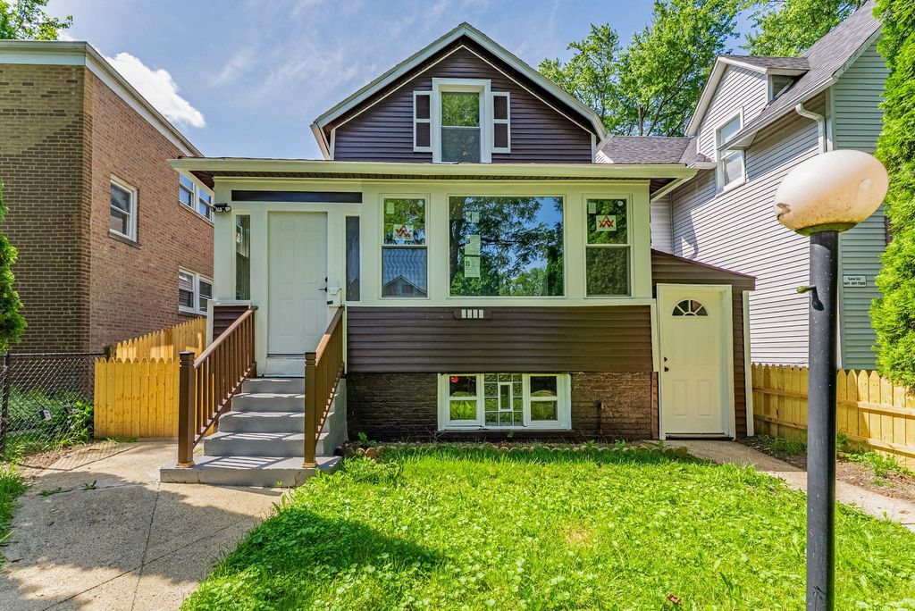 1914 Foster Street, Evanston, IL 60201