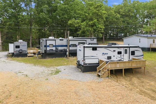 174 Grice Ln, Parsons, TN 38363