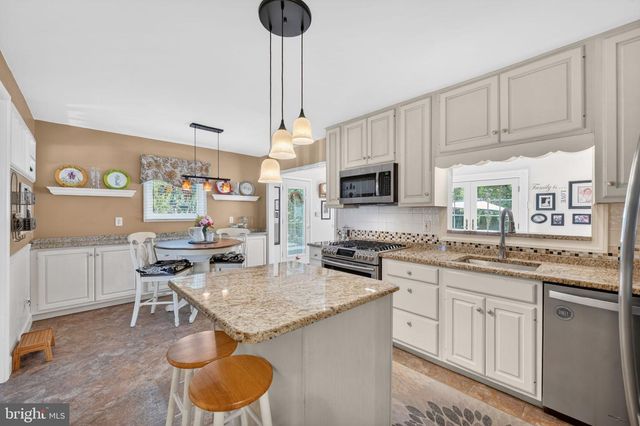 2225 E HELMS MNR, Upper Chichester, PA 19061