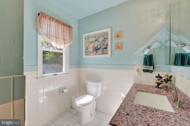 2225 E HELMS MNR, Upper Chichester, PA 19061