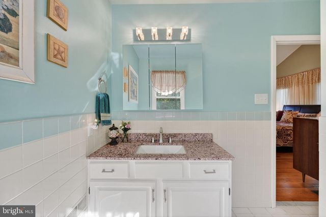 2225 E HELMS MNR, Upper Chichester, PA 19061