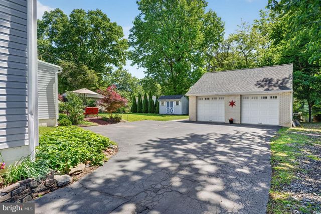 2225 E HELMS MNR, Upper Chichester, PA 19061