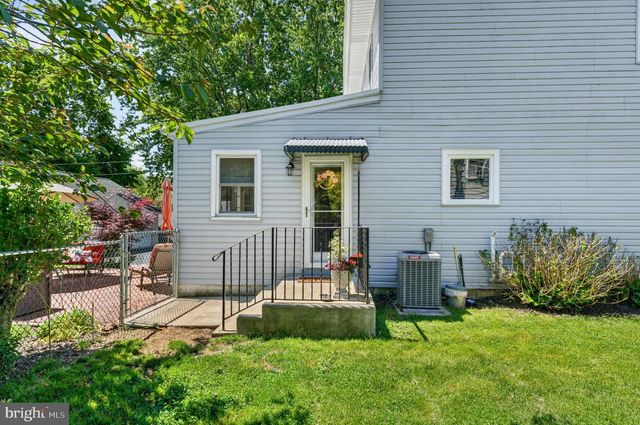 2225 E HELMS MNR, Upper Chichester, PA 19061