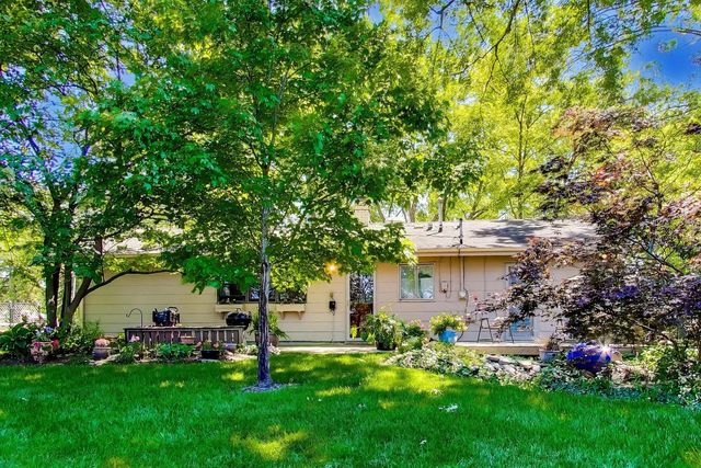 170 Westview Street, Hoffman Estates, IL 60169