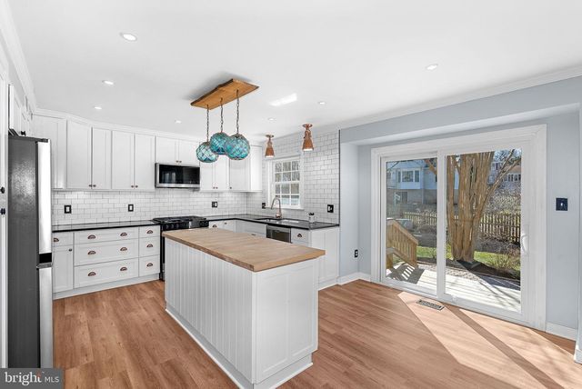 105 COUNTRY ROAD, Potomac Falls, VA 20165