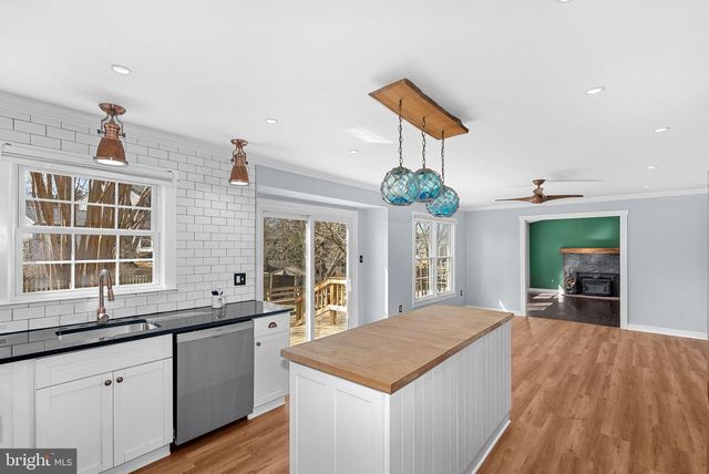 105 COUNTRY ROAD, Potomac Falls, VA 20165