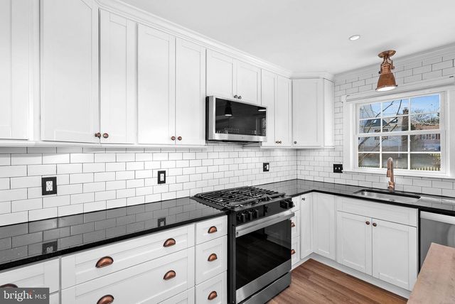 105 COUNTRY ROAD, Potomac Falls, VA 20165