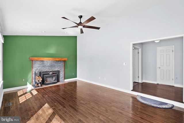 105 COUNTRY ROAD, Potomac Falls, VA 20165