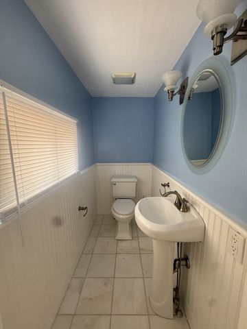 639 Quincy Shore Dr, Quincy, MA 02170