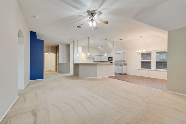 500 Crescent Creek Lane, Fort Worth, TX 76140