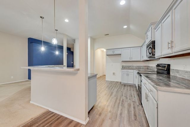 500 Crescent Creek Lane, Fort Worth, TX 76140