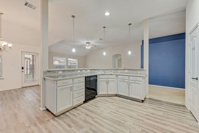 500 Crescent Creek Lane, Fort Worth, TX 76140