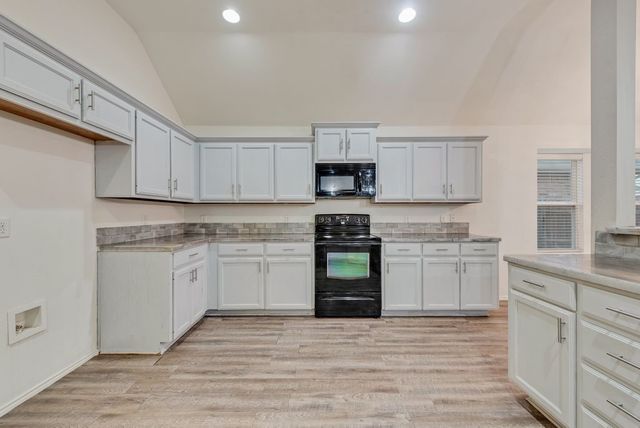 500 Crescent Creek Lane, Fort Worth, TX 76140