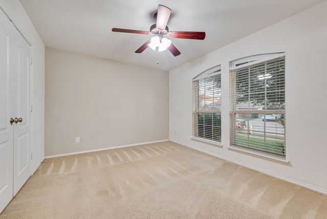 500 Crescent Creek Lane, Fort Worth, TX 76140