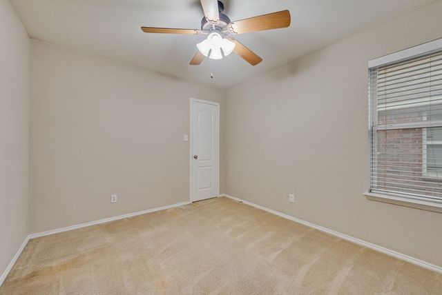 500 Crescent Creek Lane, Fort Worth, TX 76140