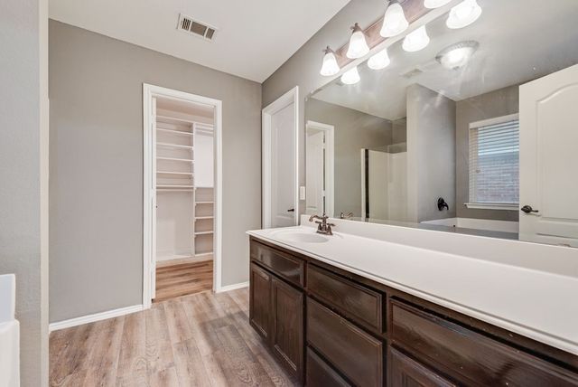 500 Crescent Creek Lane, Fort Worth, TX 76140