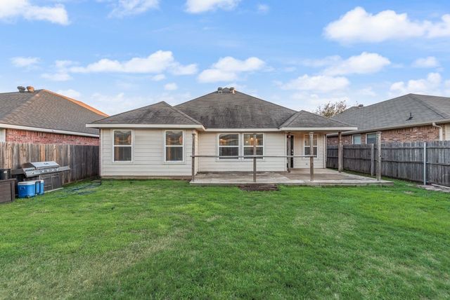 500 Crescent Creek Lane, Fort Worth, TX 76140