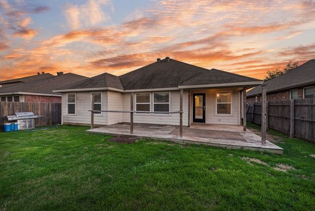 500 Crescent Creek Lane, Fort Worth, TX 76140