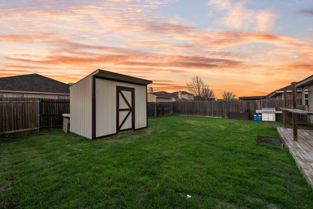 500 Crescent Creek Lane, Fort Worth, TX 76140