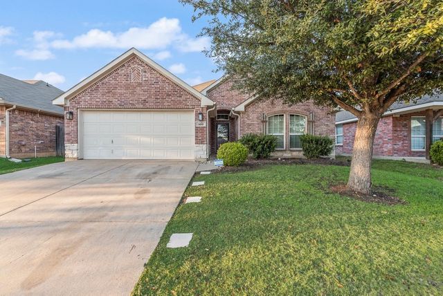 500 Crescent Creek Lane, Fort Worth, TX 76140