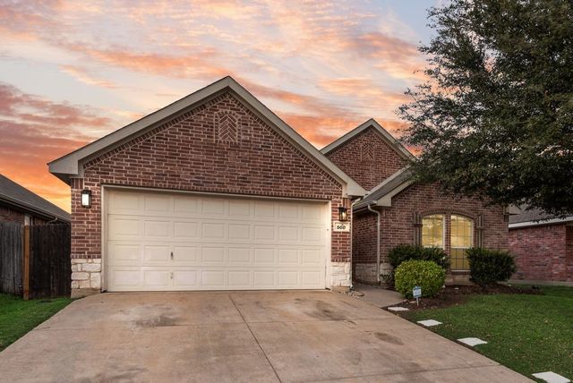 500 Crescent Creek Lane, Fort Worth, TX 76140
