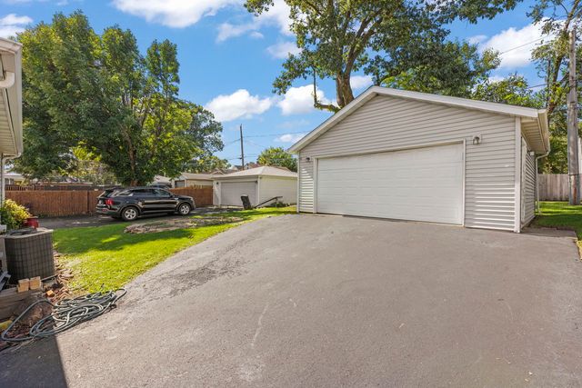 1917 N Hickory Street, Crest Hill, IL 60403