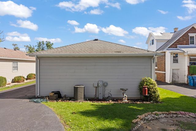 1917 N Hickory Street, Crest Hill, IL 60403