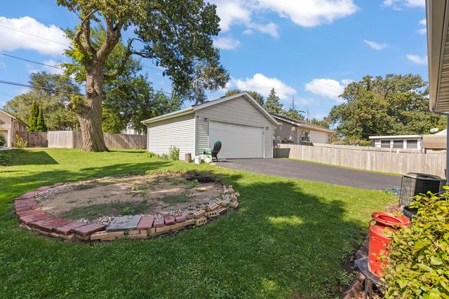 1917 N Hickory Street, Crest Hill, IL 60403