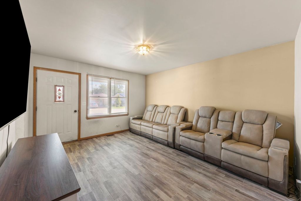 1917 N Hickory Street, Crest Hill, IL 60403 — photo 5