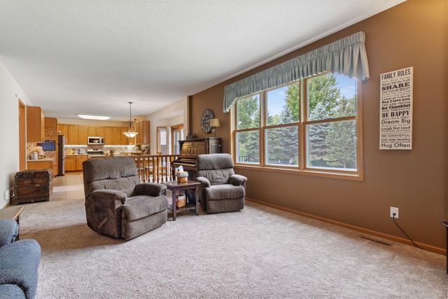 2437 Matterhorn Drive E, Maplewood, MN 55119