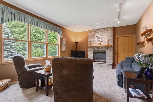 2437 Matterhorn Drive E, Maplewood, MN 55119