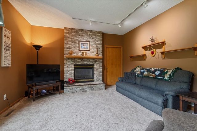 2437 Matterhorn Drive E, Maplewood, MN 55119