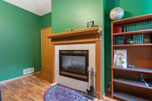 2437 Matterhorn Drive E, Maplewood, MN 55119
