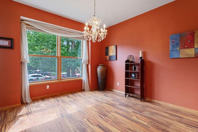 2437 Matterhorn Drive E, Maplewood, MN 55119