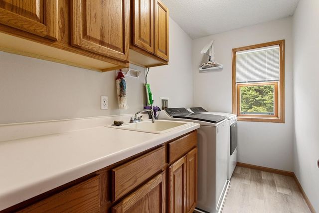 2437 Matterhorn Drive E, Maplewood, MN 55119