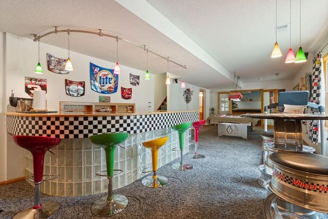 2437 Matterhorn Drive E, Maplewood, MN 55119