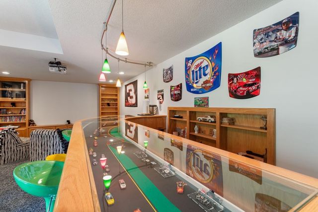 2437 Matterhorn Drive E, Maplewood, MN 55119