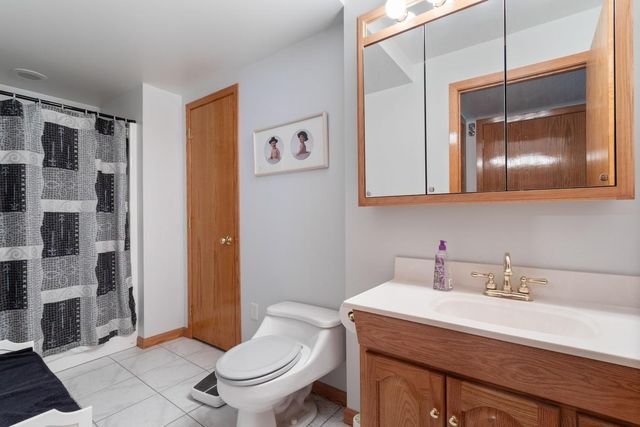 2437 Matterhorn Drive E, Maplewood, MN 55119