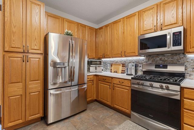 2437 Matterhorn Drive E, Maplewood, MN 55119